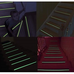 Neslidi laiptų juosta su fluorescencine juostele