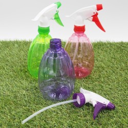 Plastikinis purkštuvas 700ml. Plastikinis purkštuvas 700ml.