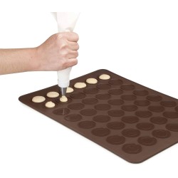 Silikoninė forma Macarons sausainiams – 38 × 28,5 cm Silikoninė forma Macarons sausainiams – 38 × 28,5 cm