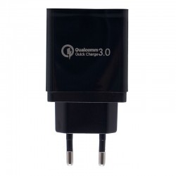 Įkroviklis 220V greito krovimo 2xUSB/ 2.1A +1USB/ QC3.0 Įkroviklis 220V greito krovimo 2xUSB/ 2.1A +1USB/ QC3.0
