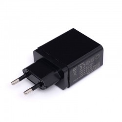 Įkroviklis 220V greito krovimo 2xUSB/ 2.1A +1USB/ QC3.0 Įkroviklis 220V greito krovimo 2xUSB/ 2.1A +1USB/ QC3.0