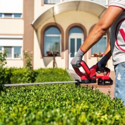 Akumuliatorinės gyvatvorių žirklės WORCRAFT 20V LI-ION (Be akumuliatoriaus ir kroviklio)