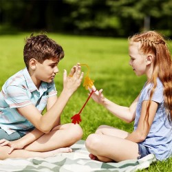 Žaislas "lipni ranka" Žaislas "lipni ranka"